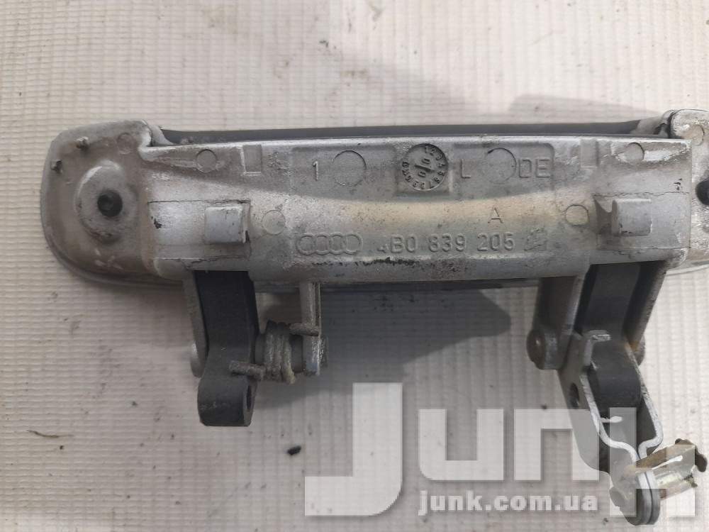 Ручка двери задней наружная левая для Audi A6 C5 Allroad oe 4B0839205A разборка бу