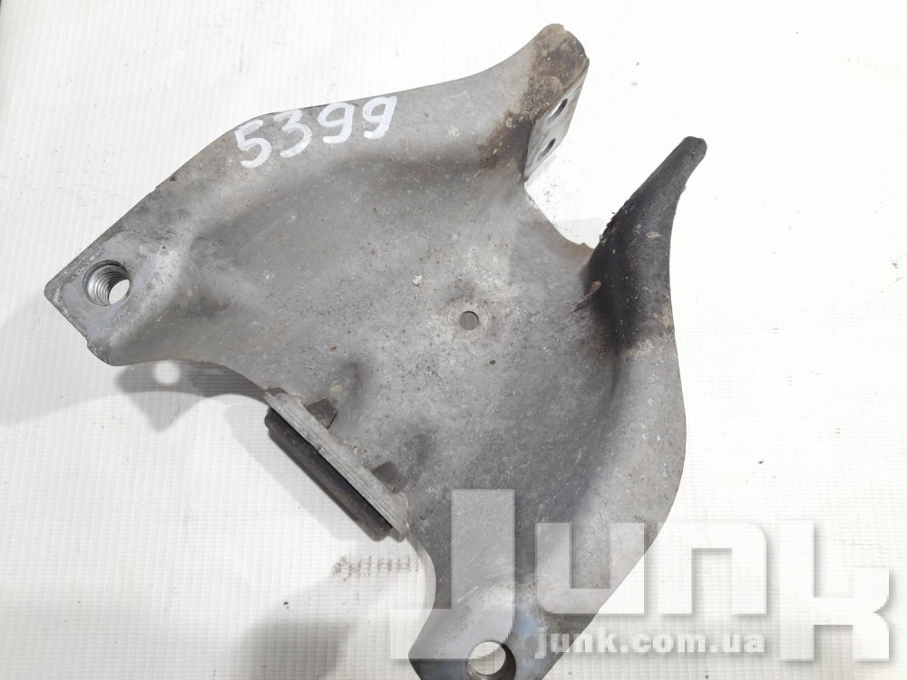 Кронштейн подушки двигателя правый для Audi A4 B8 oe 8K0399060 разборка бу