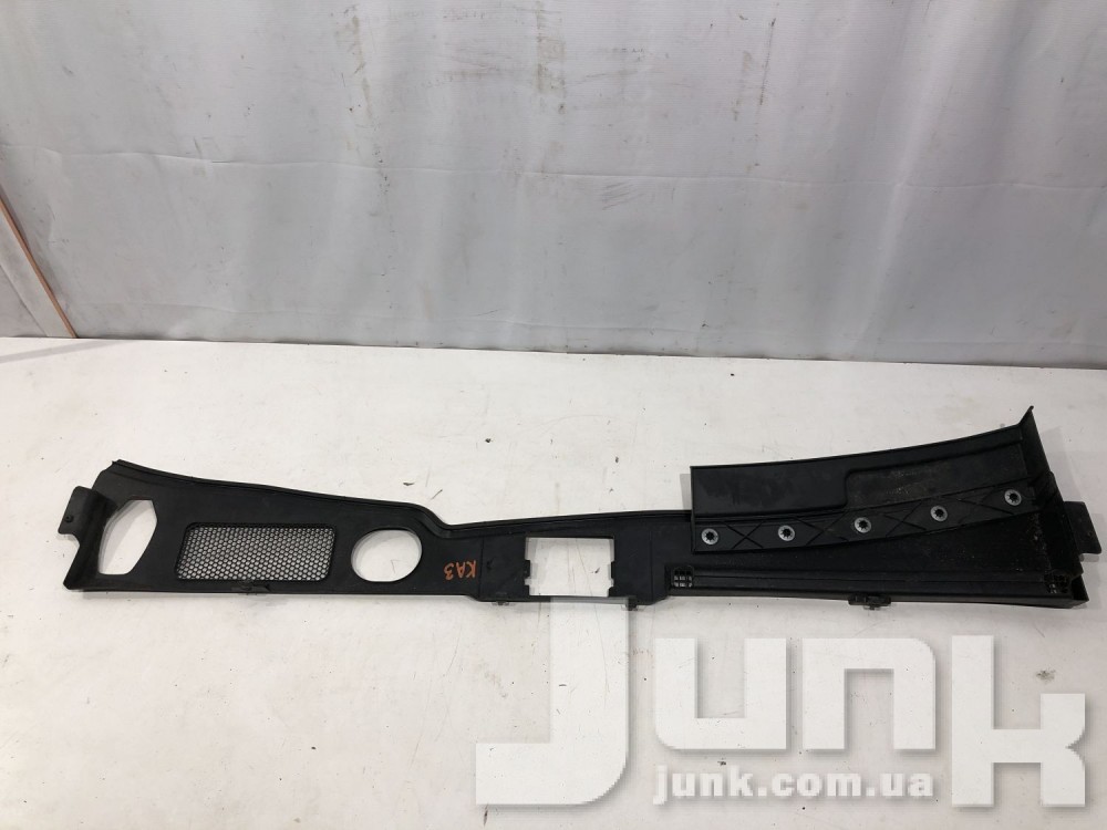 Накладка под лобовым стеклом для Audi Q5 oe 8R1819447C разборка бу