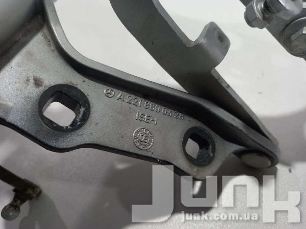 Петля капота правая для Mercedes W221 oe A2218800428 разборка бу