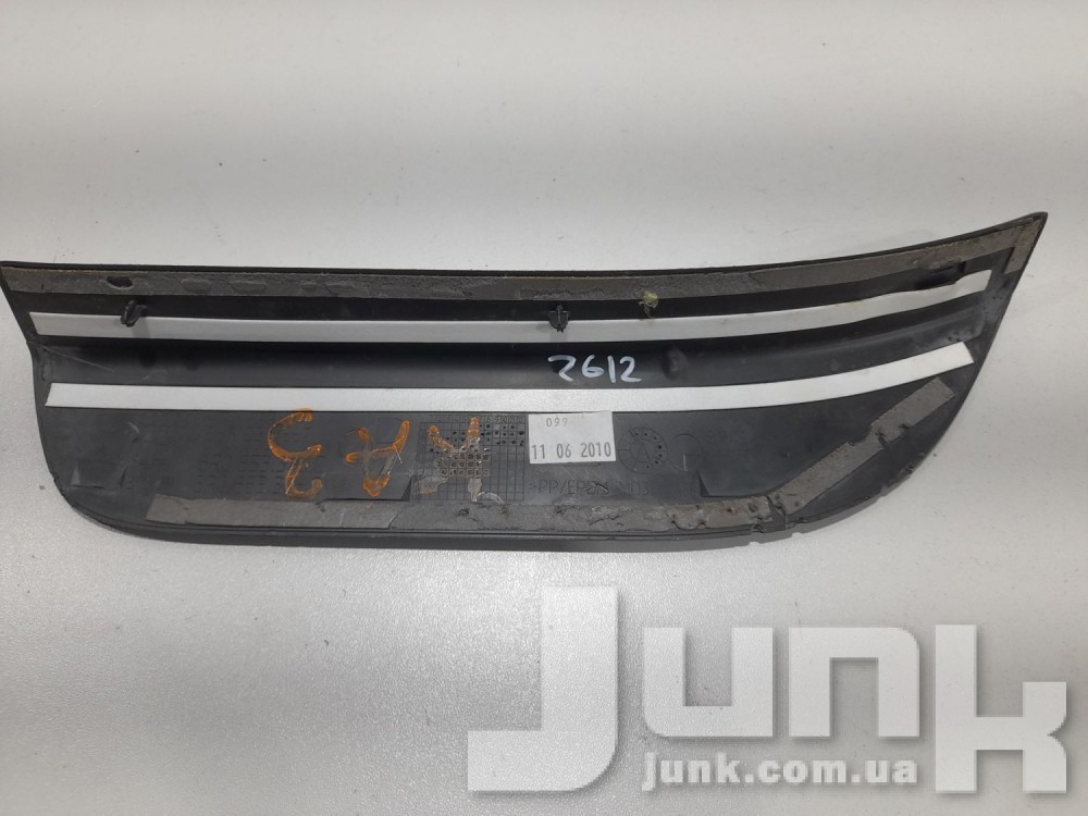 Накладка  порога внутренняя  правая для Audi oe 8R0853376 разборка бу