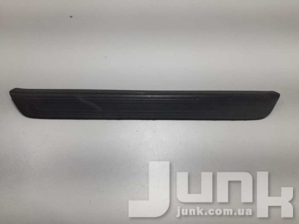 Накладка  порога внутренняя  левая для Audi Q5 oe 8R0853373 разборка бу