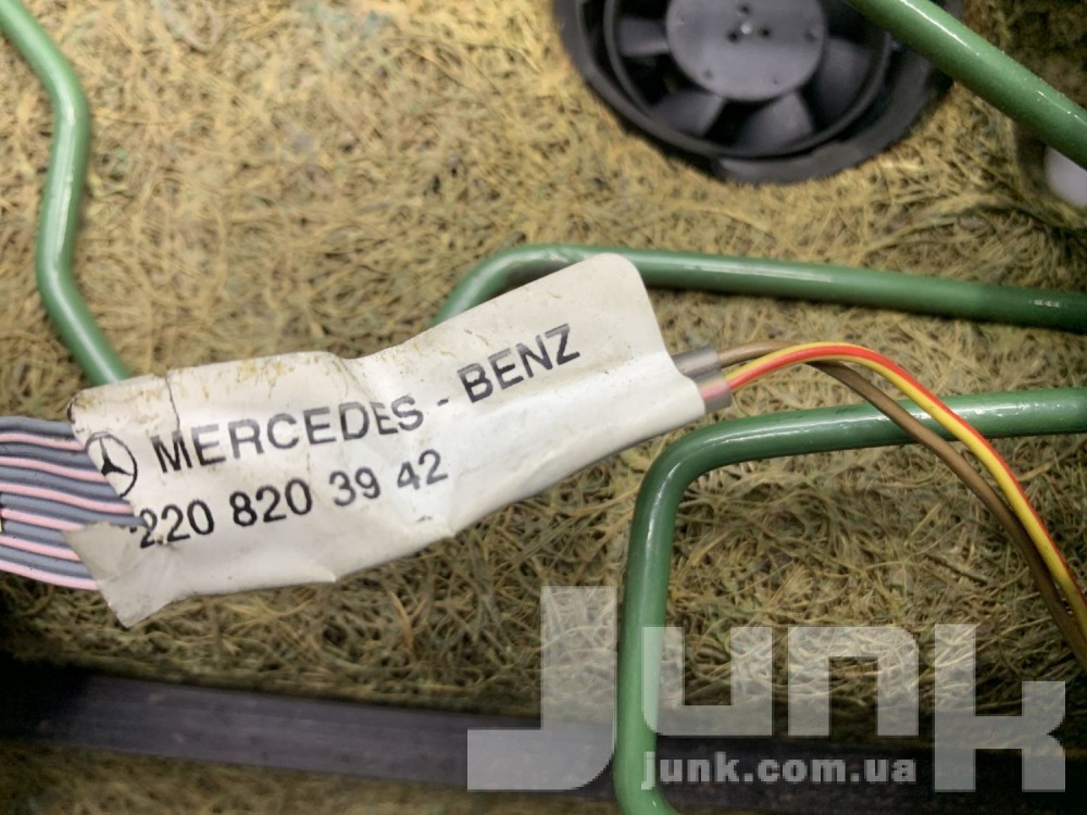 Нагревательный элемент сидения правый для Mercedes W220 oe A2208203942 разборка бу