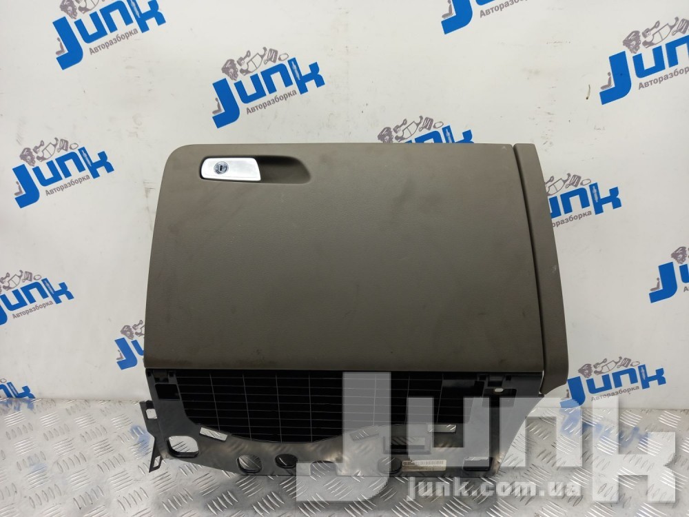 Бардачок для Audi Q5 oe 8R1857104J42 разборка бу