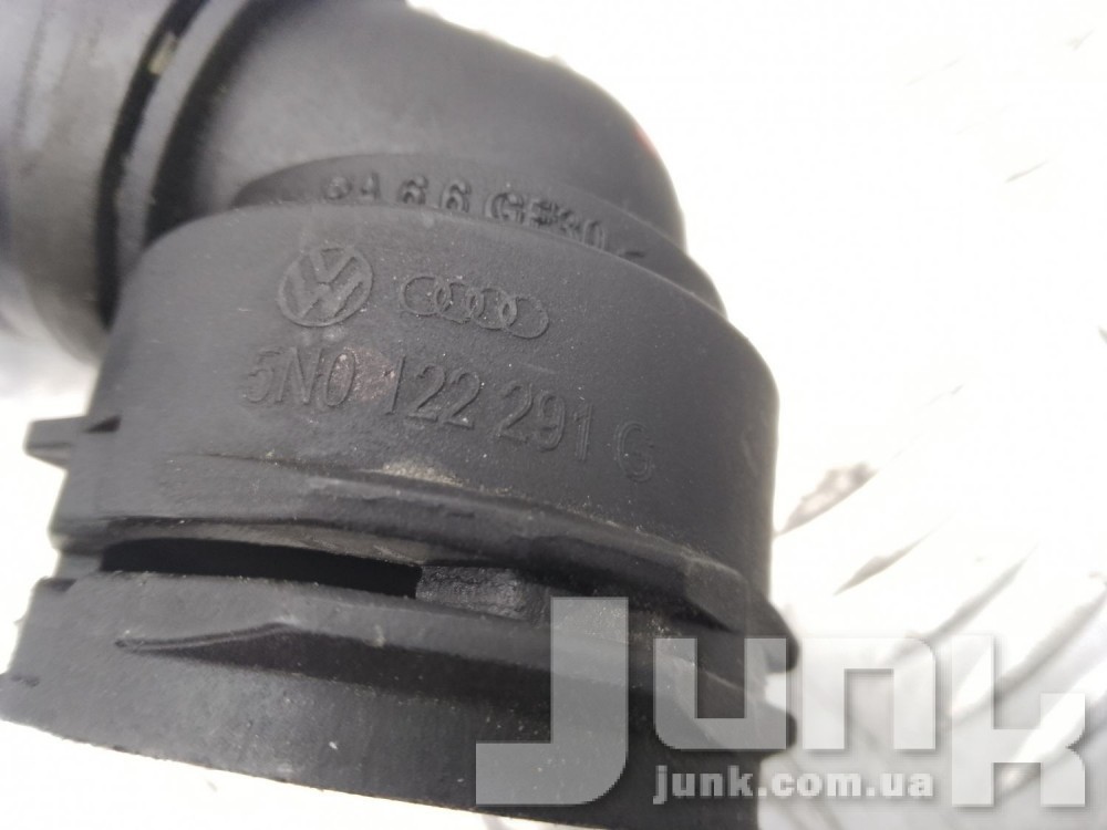 Патрубок системы охлаждения для Audi Q3 (8U) oe 5N0122101BD разборка бу