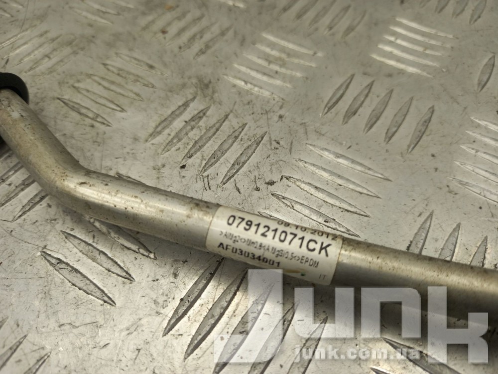 Трубка системы охлаждения для S6 C7 Б/У oe 079121071CK запчасти бу Трубка системы охлаждения для S6 C7 Б/У oe 079121071CK разборка бу