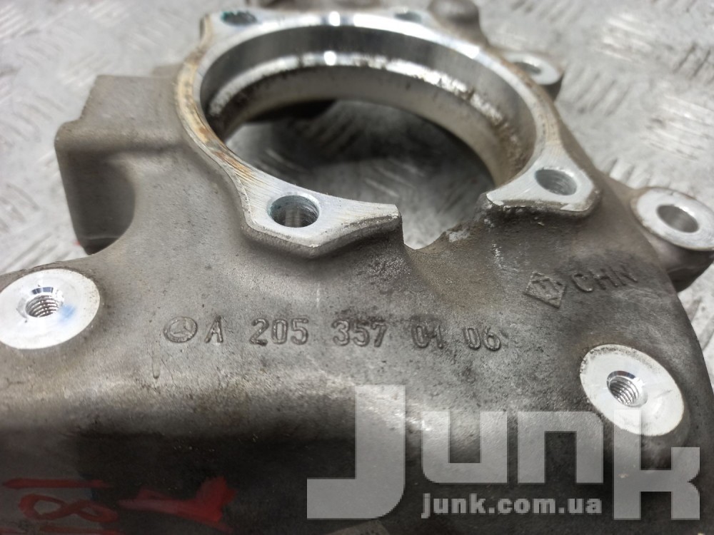 Кулак поворотный задний левый для W205 Б/У oe A2053500141 разборка бу