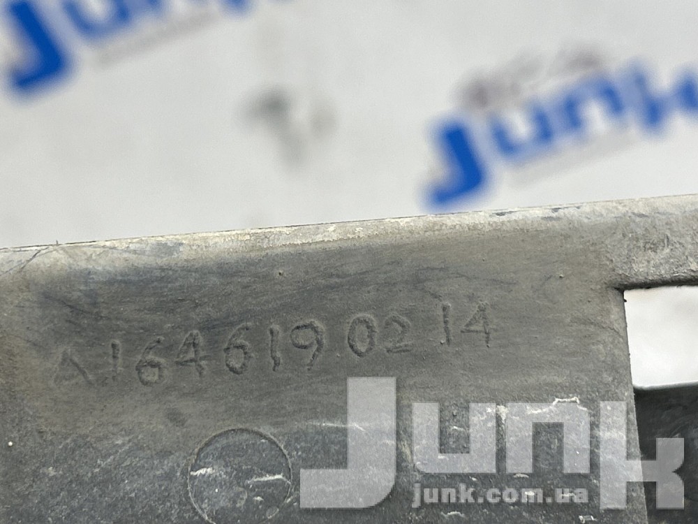 Кронштейн заднего бампера правый для Mercedes GL X164 oe A1646190214 запчасти бу Кронштейн заднего бампера правый для Mercedes GL X164 oe A1646190214 разборка бу