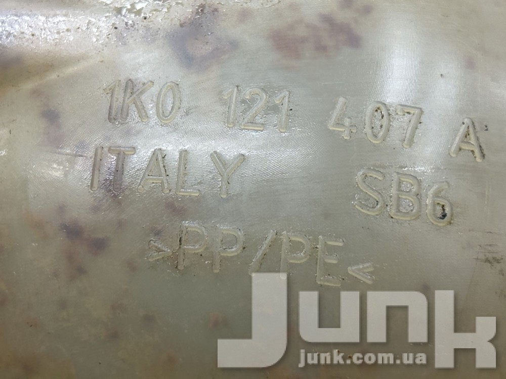 Бачок расширительный для Audi oe 1K0121407A разборка бу