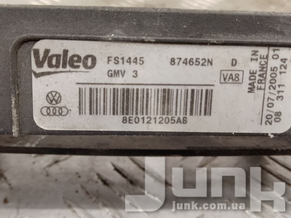 Диффузор радиатора охлаждения для Audi A4 B7 oe 8E0121207F разборка бу