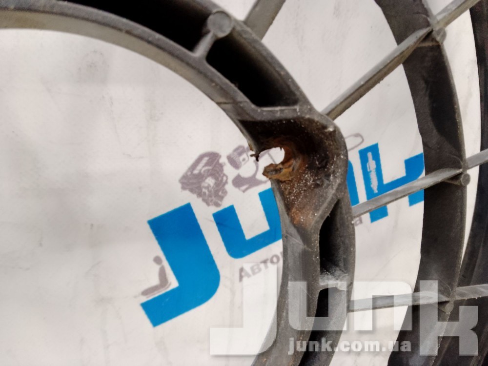 Диффузор радиатора охлаждения для Audi A4 B7 oe 8E0121207F разборка бу