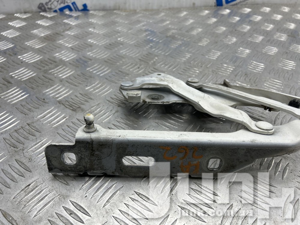 Петля капота правая для Audi A4 (Б9) oe 8W0823302D запчасти бу Петля капота правая для Audi A4 (Б9) oe 8W0823302D разборка бу