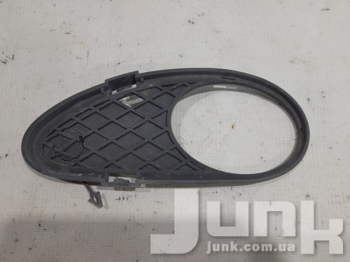 Решетка переднего бампера левая для Mercedes W203 oe A2038850523 разборка бу