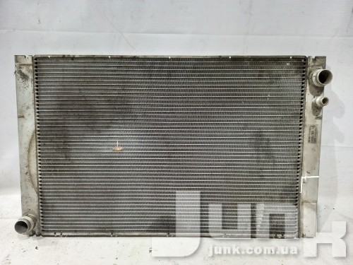 Радиатор охлаждения  двигателя для Audi A8 D3 oe 4E0121251F разборка бу