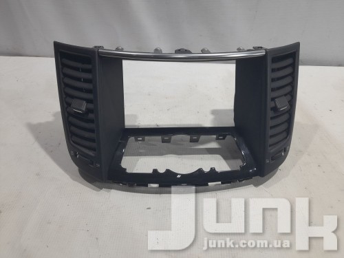 Накладка декоративная на центральный дисплей для Infiniti FX35 oe 682701CA0B разборка бу