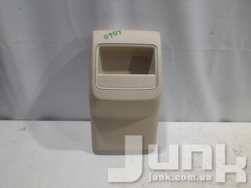 Накладка центральной консоли задняя для Вольксваген Passat B7 oe 561864298B95T разборка бу