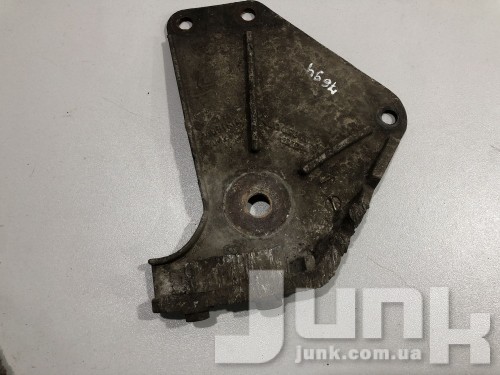 Кронштейн переднего подрамника правый для Audi A8 D2 oe 4D0399542B разборка бу