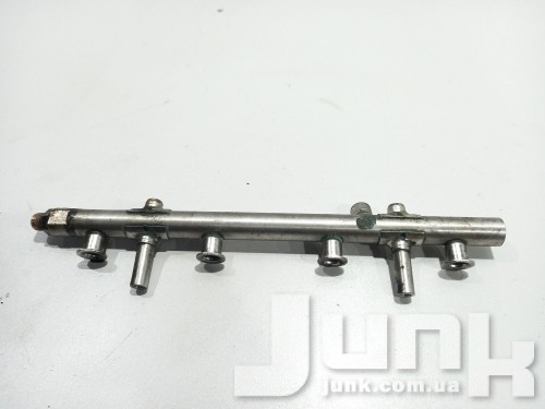 Топливная рампа для Вольксваген Golf MK7 oe 06K133317AA разборка бу