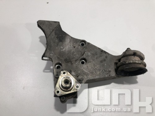 Кронштейн двигателя для Audi A8 D2 oe 077121235A разборка бу