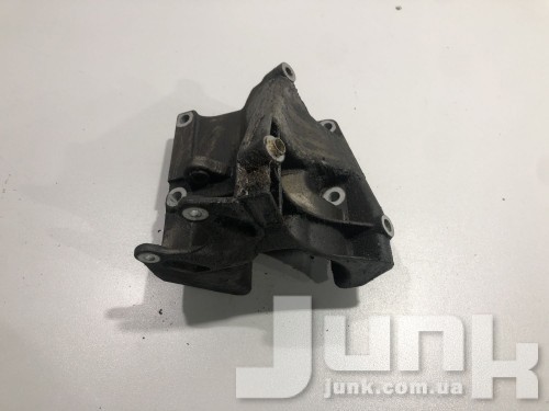 Кронштейн насоса ГУР для Audi A8 D2 oe 077260885G разборка бу