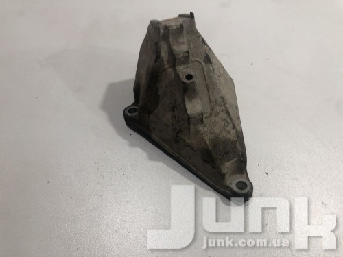 Кронштейн подушки (опоры) двигателя левой для Audi A8 D2 oe 4D0199307A разборка бу