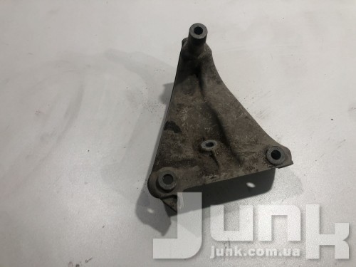 Кронштейн подушки (опоры) двигателя правой для Audi A8 D2 oe 4D0199308AC разборка бу