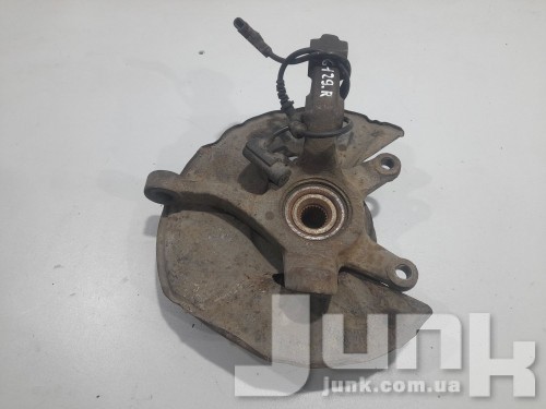 Кулак поворотный передний правый для Mercedes W414 Vaneo oe A4143300320 разборка бу