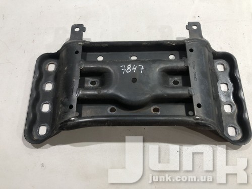 Кронштейн опоры двигателя для Mercedes W204 oe A2042400002 запчасти бу Кронштейн опоры двигателя для Mercedes W204 oe A2042400002 разборка бу