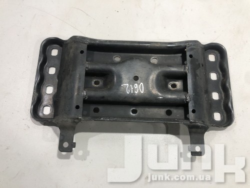 Кронштейн опоры двигателя для Mercedes W204 oe A2042400002 запчасти бу Кронштейн опоры двигателя для Mercedes W204 oe A2042400002 разборка бу