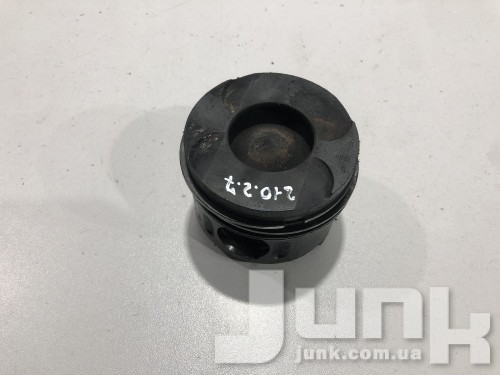 Поршень для Mercedes W210 oe A6110300717 разборка бу