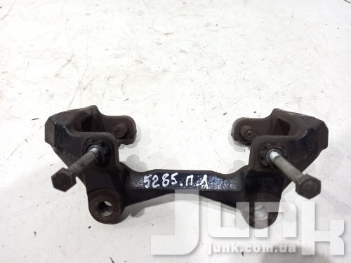 Скоба переднего суппорта для Audi S5 B8 oe 8T0615125A запчасти бу Скоба переднего суппорта для Audi S5 B8 oe 8T0615125A разборка бу