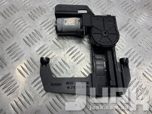 Моторчик регулировки высоты подголовника для Mercedes W220 oe A2109700026 разборка бу