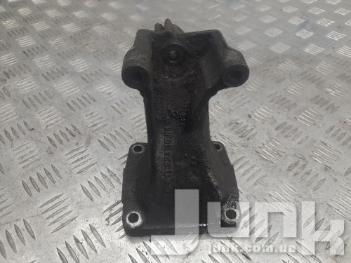 Кронштейн подушки (опоры) двигателя левой для Mercedes W210 oe A6112231004 разборка бу