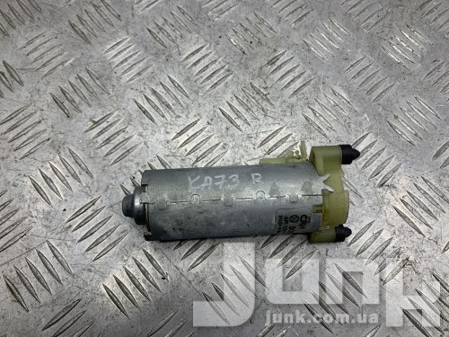 Моторчик регулировки продольного положения правого сидения для Mercedes W164 oe A0009108636 запчасти бу Моторчик регулировки продольного положения правого сидения для Mercedes W164 oe A0009108636 разборка бу