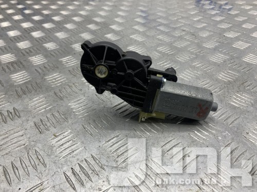 Моторчик регулировки наклона сиденья правый для Mercedes W164 oe A0068206242 запчасти бу Моторчик регулировки наклона сиденья правый для Mercedes W164 oe A0068206242 разборка бу