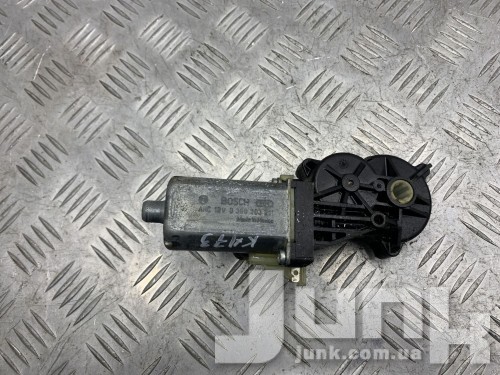 Моторчик регулировки наклона сиденья левый для Mercedes W164 oe A0068206142 запчасти бу Моторчик регулировки наклона сиденья левый для Mercedes W164 oe A0068206142 разборка бу