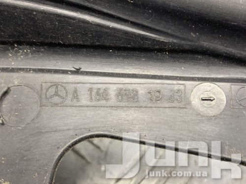 Накладка  крышки багажника левая для Mercedes W164 oe A1646931933 разборка бу