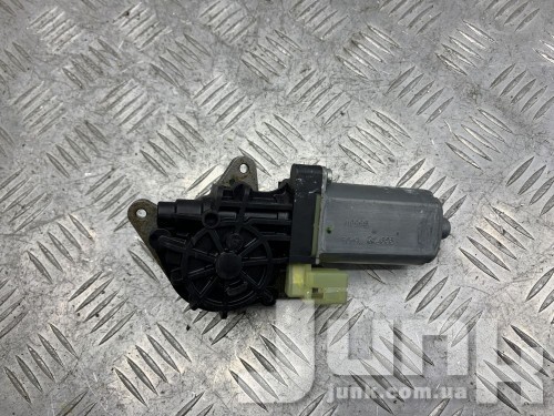 Моторчик регулировки правого сидения для Ford Fusion MK5 oe 0390203044 запчасти бу Моторчик регулировки правого сидения для Ford Fusion MK5 oe 0390203044 разборка бу