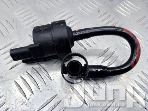 Соединительная трубка с клапаном oe 06E133781K разборка бу