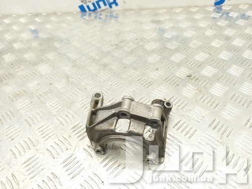 Кронштейн насоса ГУР для Audi A8 D4 oe 06E145393G разборка бу