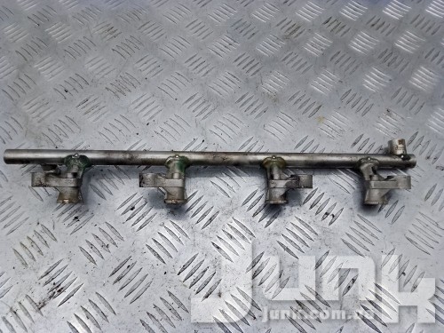 Топливная рампа для Mazda 6 oe PY0113150A разборка бу