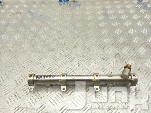 Топливная рампа левая для Audi A6 C8 oe 06M133315L разборка бу