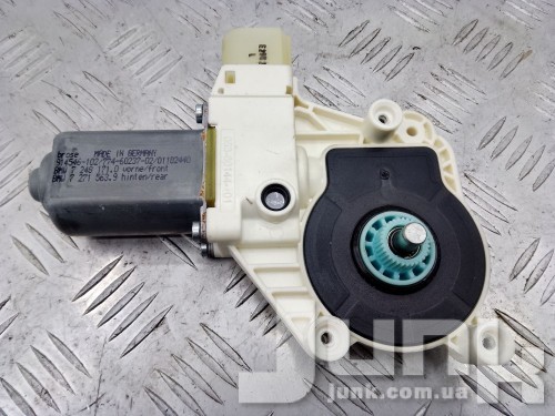 Моторчик стеклоподъемника двери передней левой для БМВ Ф10 oe 51337271563 разборка бу