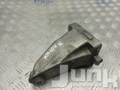 Кронштейн опоры двигателя правый для Mercedes W204 oe A2712232304 запчасти бу Кронштейн опоры двигателя правый для Mercedes W204 oe A2712232304 разборка бу