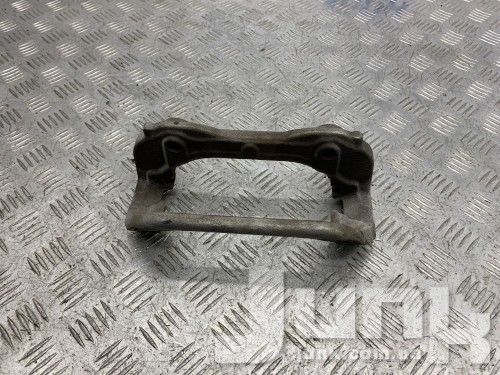 Скоба переднего правого суппорта для Мерседес В205 Ц-Класс oe A2054215400 разборка бу