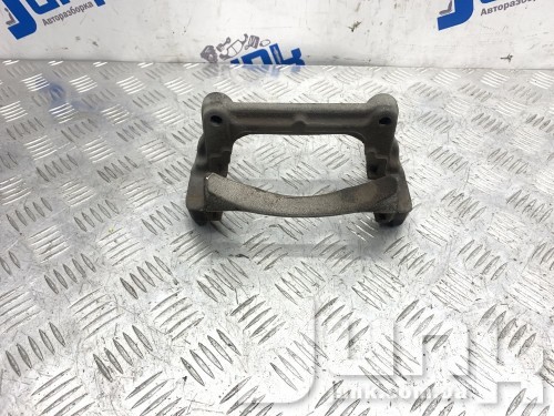 Скоба переднего суппорта для Mercedes C117 CLA oe A0004215606 запчасти бу Скоба переднего суппорта для Mercedes C117 CLA oe A0004215606 разборка бу