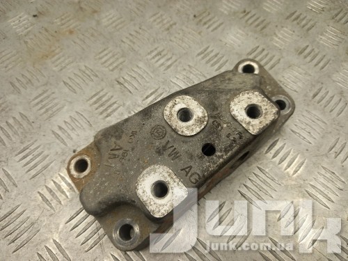 Кронштейн опоры акпп для Audi A3 8V oe 1K0199117AM разборка бу