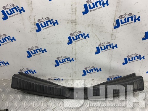 Накладка замка крышки багажника для Mazda CX-5 (KF) oe KB7W6889XA02 запчасти бу Накладка замка крышки багажника для Mazda CX-5 (KF) oe KB7W6889XA02 разборка бу