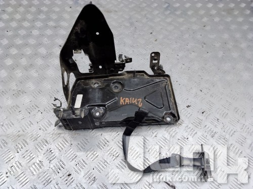 Площадка АКБ для Jeep Compass 2 oe 68357133AA разборка бу