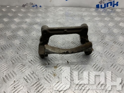 Скоба переднего суппорта для Mercedes C117 CLA oe A0004215606 запчасти бу Скоба переднего суппорта для Mercedes C117 CLA oe A0004215606 разборка бу